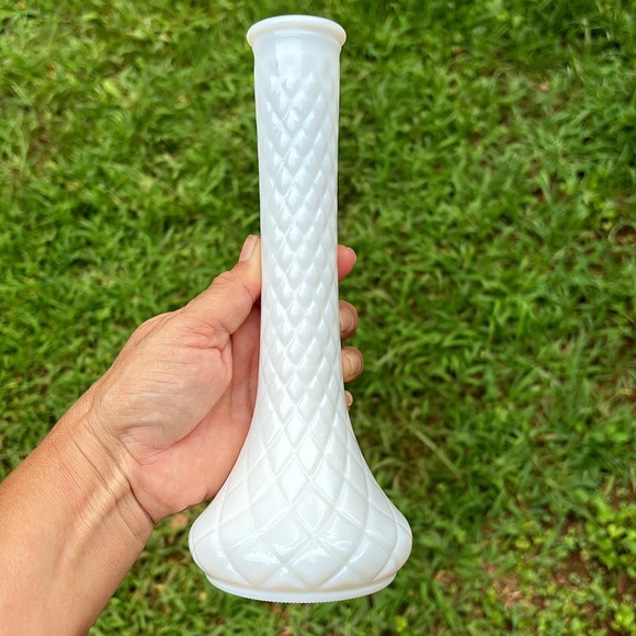 Hoosier Milk Glass #4092 Quilted Diamond Pattern Vintage Flower Bud Vase - Picture 6 of 9